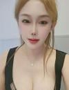 肤白貌美大胸妹
